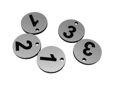 Numerek do szatni, breloczek do kluczy, mały grawerowany ! 3 x 3 cm Numerek do szatni, breloczek do kluczy, mały grawerowany ! 3 x 3 cm