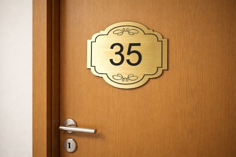 Numerek na drzwi - grawerowany trwały, złoto szczotkowane