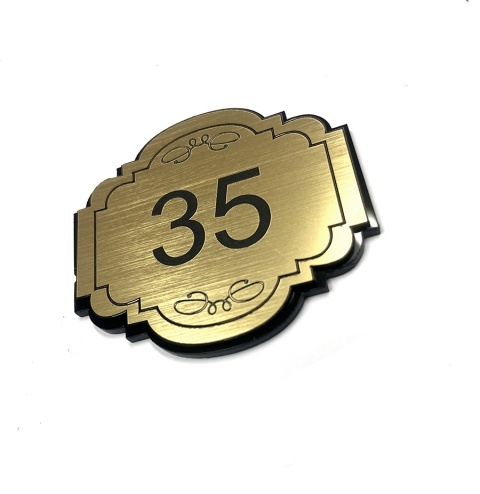 Numerek na drzwi grawerowany - złoty szczotkowany laminat 75 x 70 mm